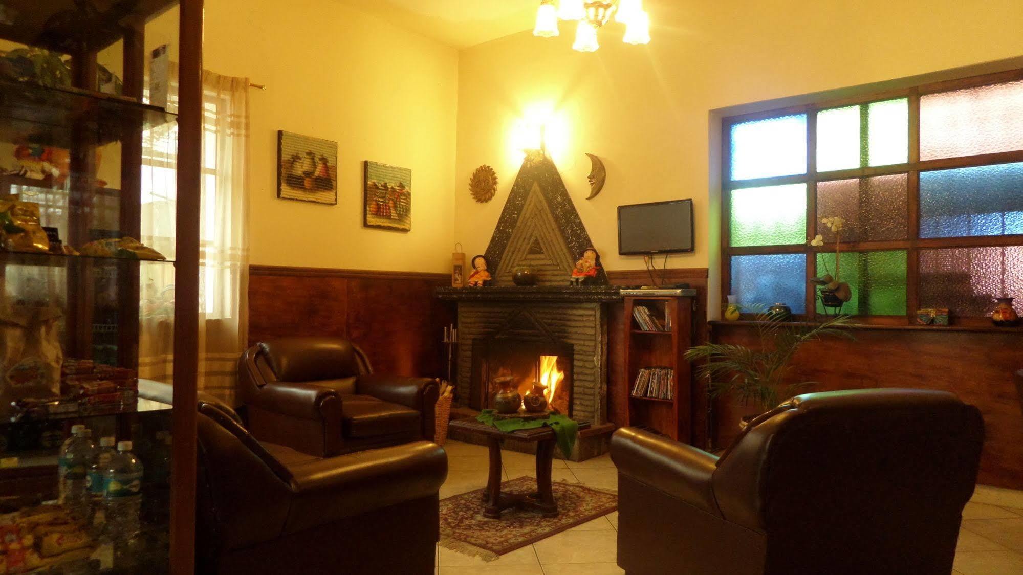 Jhomana Guesthouse Quito Zewnętrze zdjęcie